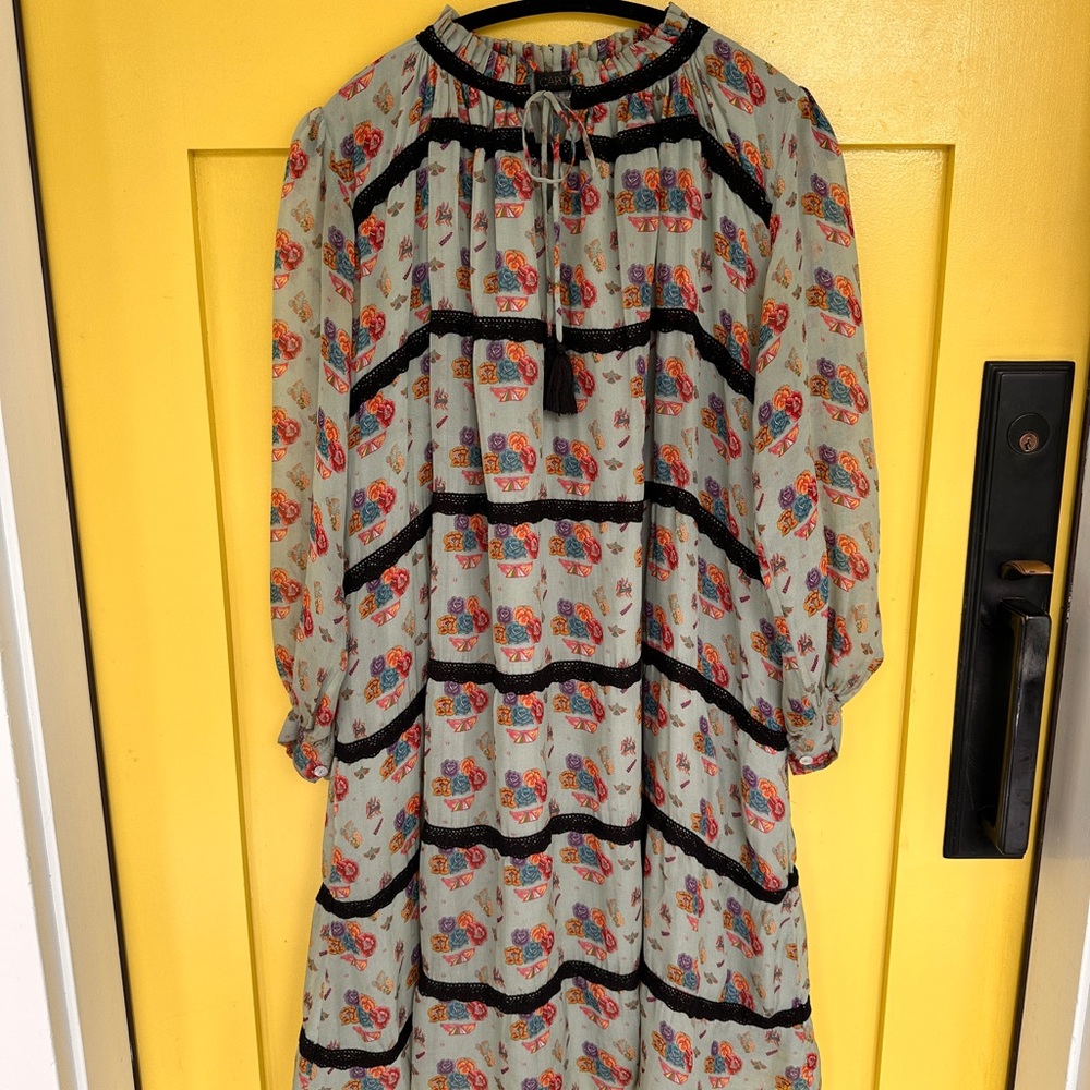 Floral Print Midi Dress with Black Accents